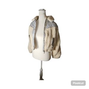 NWOT Girls Size Med Design History Cream and Daisy Blue Kids Sherpa Jacket